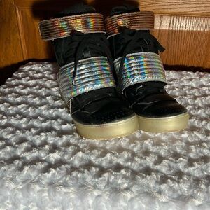 Tie/zipper / &  
Velcro closure boots